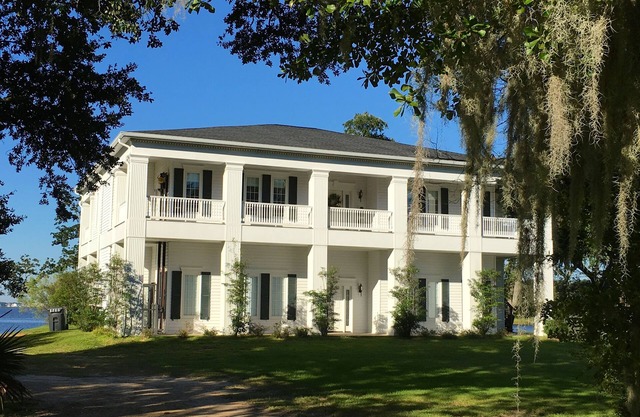 Back Bay Biloxi Waterfront Retreat-Fish, Watch Dolphins et Golf-Minutes to Casinos