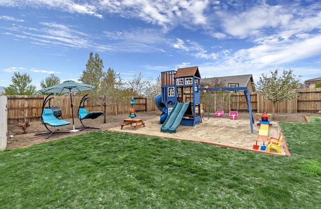 4- bedrooms- 30 MIN TO TAHOE- BACKYARD FUN! SLEEPS 18