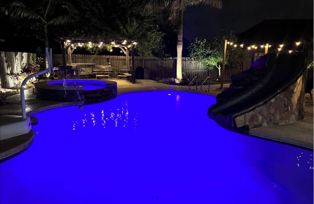 Backyard Oasis in Brownsville!