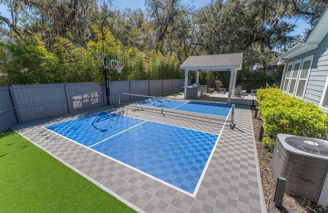 Quick Golf Cart Ride To The Beach! Private Pool. Large family home!