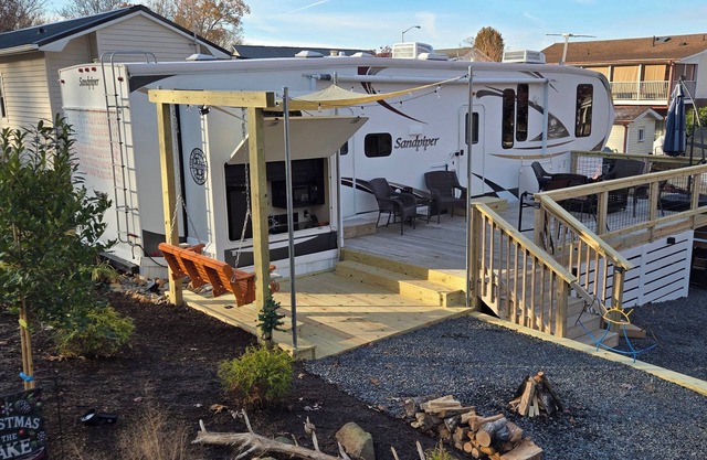 Badin Shores Resort Rental - Sleeps 6 - Fun Lake Vacation - Super Cute!!