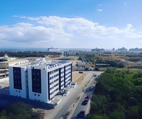 Bahia del Tezal 103b, 1BR Modern condo big rooftop pool walk to beach through Riu hotel