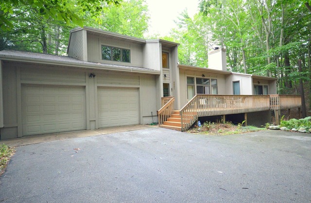 Bailey's Beach Retreat 1 mile from Lake Michigan