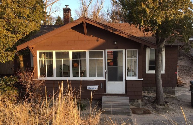 Bailey Sands: Adorable Vintage Beach Cottage, à quelques pas de la plage du lac Michigan