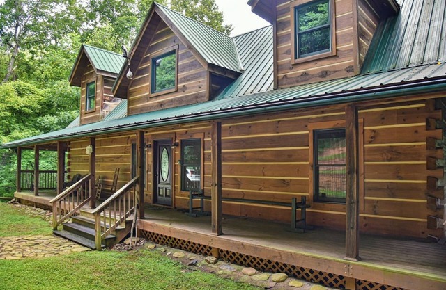 'Bair' Necessities relaxing Cabin with Hot Tub - Cottonwood Properties