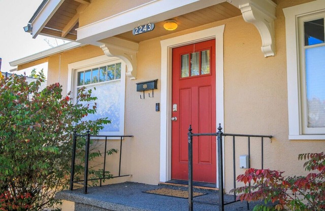 Baker Street Bungalow - Quail Ridge 50% Off!