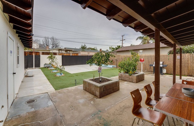 Bakersfield Vacation Rental ~ 5 Mi to Downtown!
