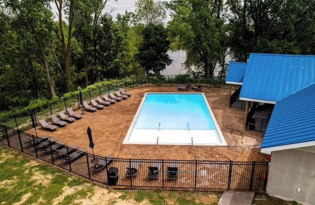 Mitten | Grand Château | Cour 2BR avec balcon