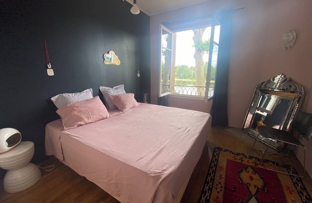 Balcony with Loire view Car park 50m away Pets welcome