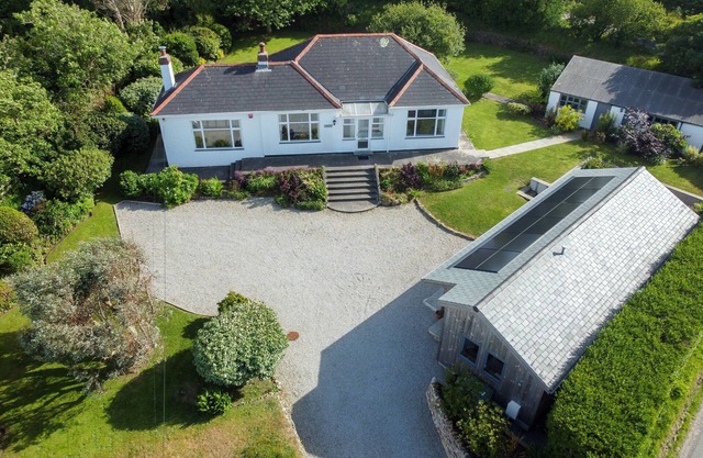 Balglaze, belle maison et cabine, grand jardin, proche plage et commodités du village
