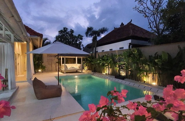 BALI : Seminyak – Villa piscine – 6/7 pers. –au calme - proches cces, restau