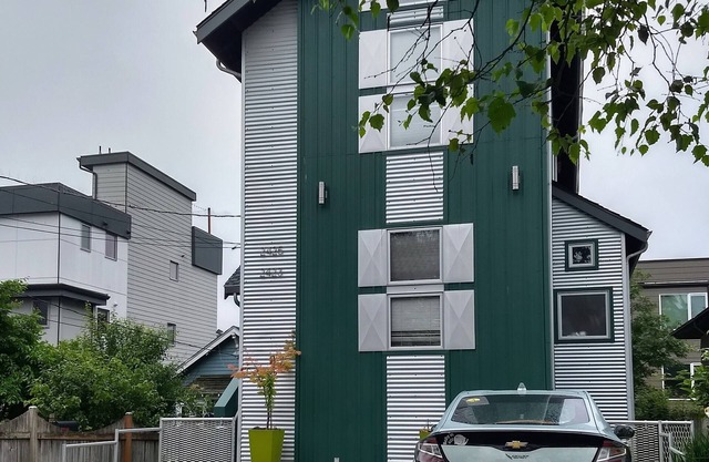 2 Bdrm- 2 lofts Ballard Appartement Air conditionné.