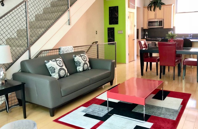 Balloon Fiesta 3-story Loft w/gated security