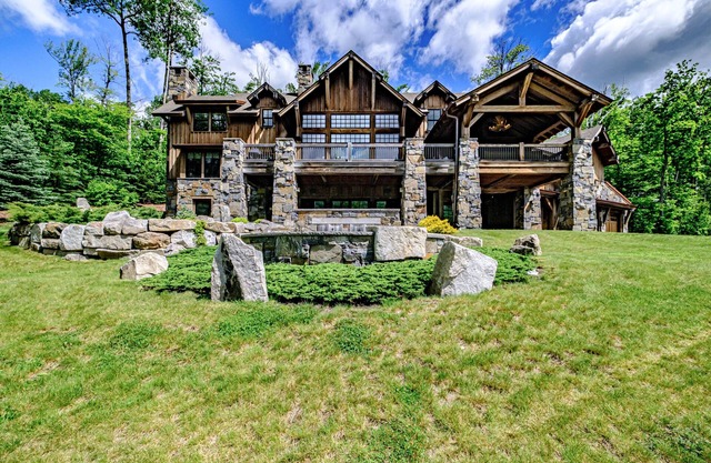 Balsam North-Architecturally designed, luxury home offering Concierge service