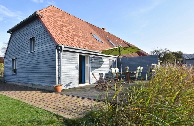 Baltic Sea country house with south-facing terrace and pond OFC 07 - Country house with south-facing terrace by the pond