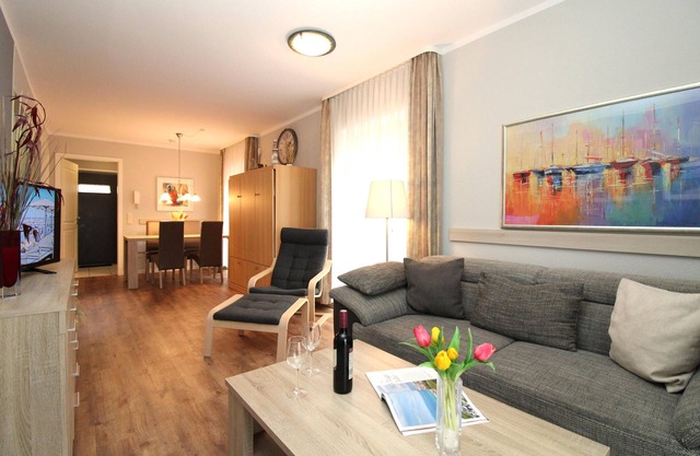 Baltic Sea view apartment Rügen 12: 2-room apartment close to the beach with large balcony facing the sea