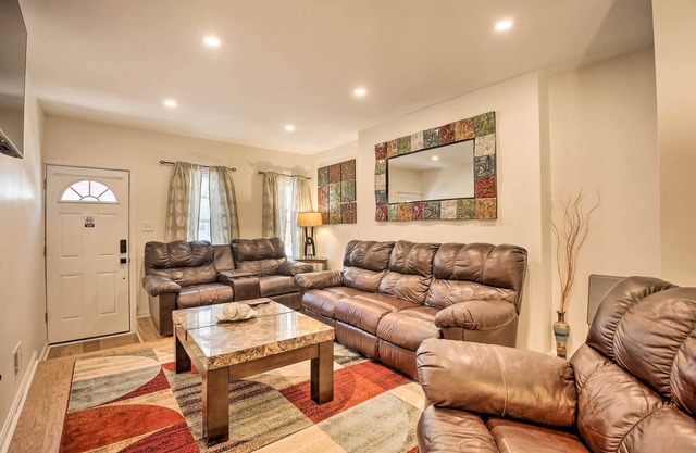 Baltimore Townhome Near Oriole Park w/ A/C!