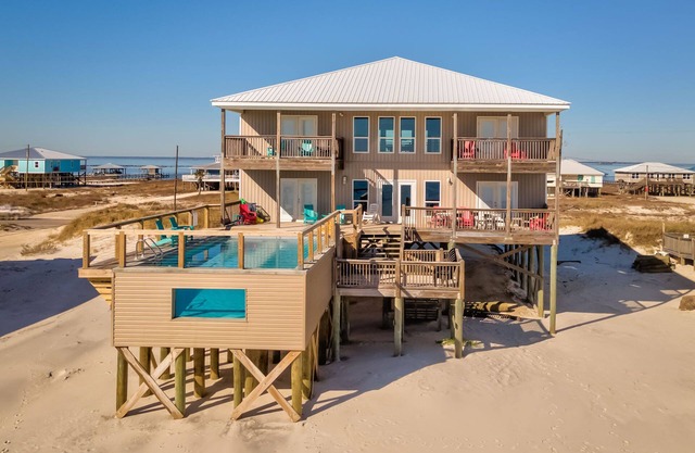 Bama Breeze - Gulf Beachfront, 6 Bedrooms, 6 Baths, Pool Table, Sleeps 20