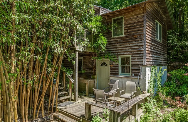 Bamboo Roost at Kaluna Farm Retreat