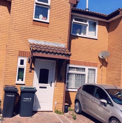 BAMSTIC 2 Bedroom House in Gravesend