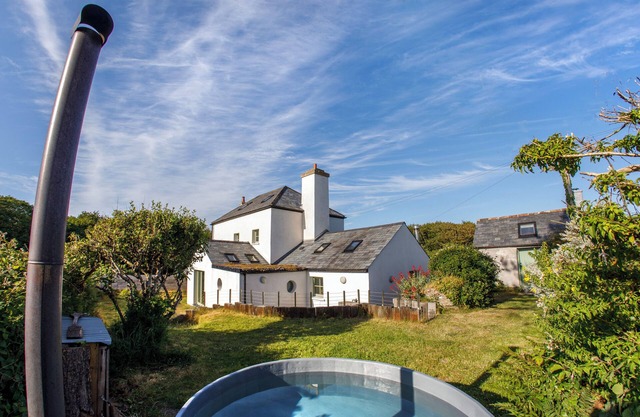 NOUVEAU! Bangeston Farmhouse - bain à remous, près des plages de surf, chemin de la côte, chiens bienvenus