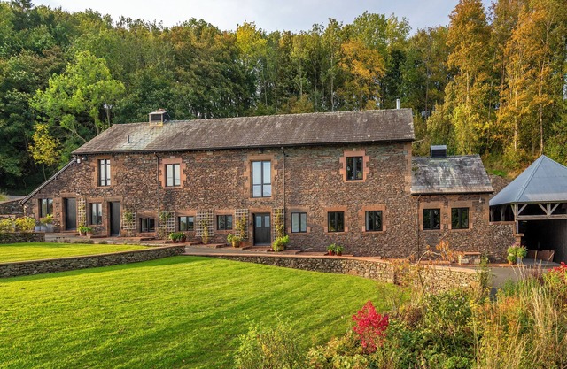 BANK BARN, WREAY, family friendly, with open fire in Watermillock