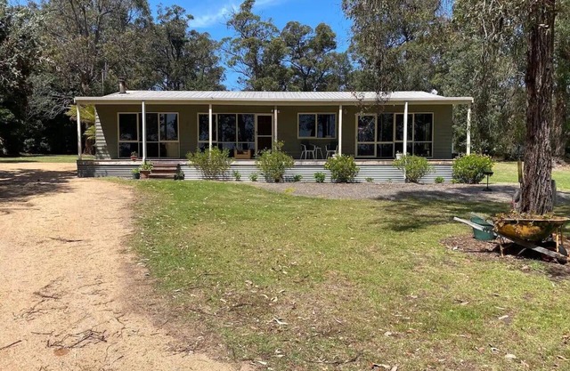 Banksia Beach House - Open spaces close to beach & boat ramps. Pet-Friendly!