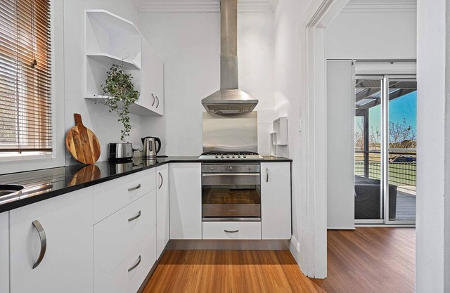 Bant Cottage - Gorgeous Renovation, Neatly Styled