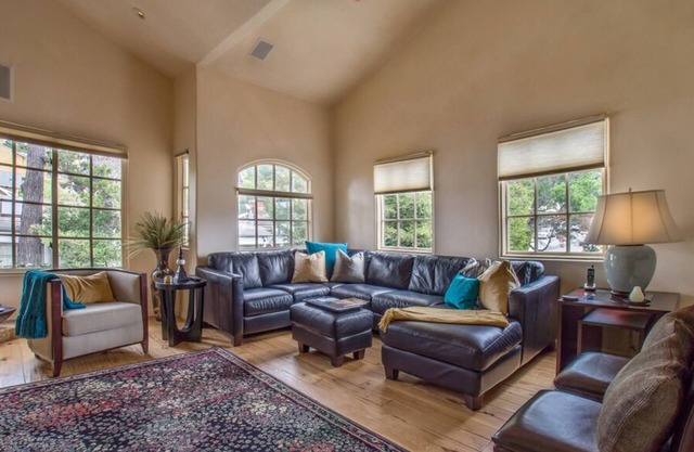 Banyan - Carmel Downtown Condo - Condo moderne