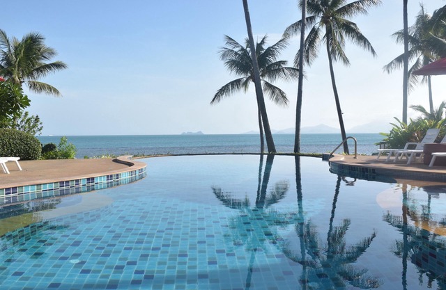 Banyan Villa 3 - 4 Bedroom - vue imprenable sur la mer, à 20 mètres de la plage de Bang Por.