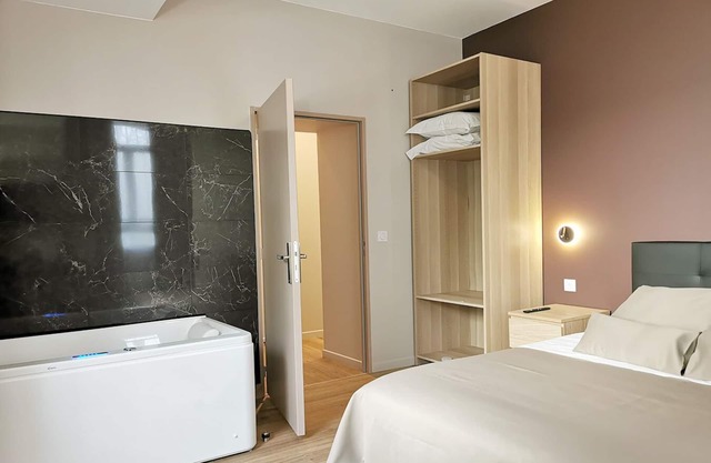 Appartement T2; Baignoire Balnéo et belle terrasse