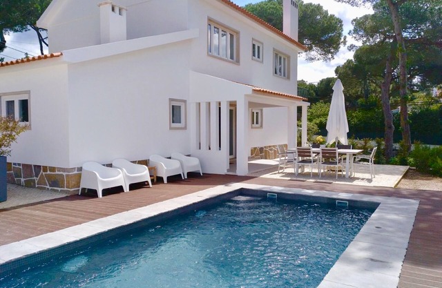 Villa familiale de la pinède avec piscine, Colares, Sintra près de la plage