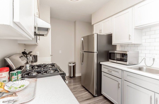 Bargain Memphis apartment w/ HDTV