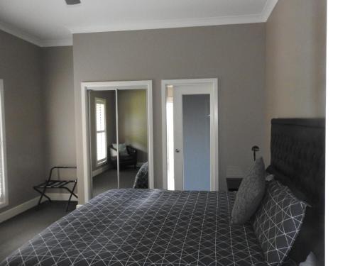 Barkly Apartment