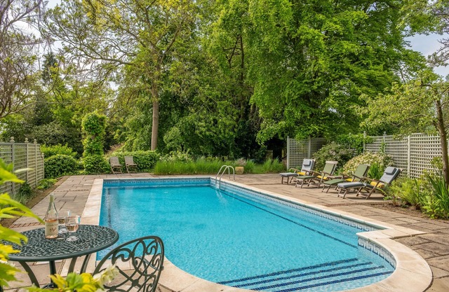 Barn conversion with private pool - Yew Tree Barn