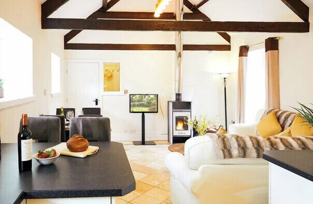 Barn Cottage Deluxe - hot tub