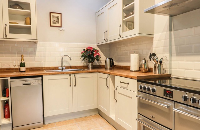 Barn Cottage, BROMPTON-BY-SAWDON