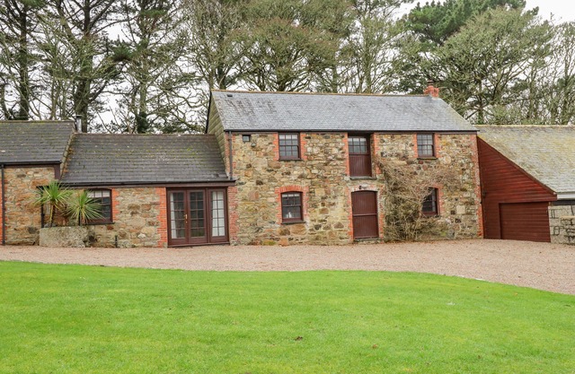 COTTAGE À LA COTE, adapté aux familles, avec piscine à Marazion, Ref 961431