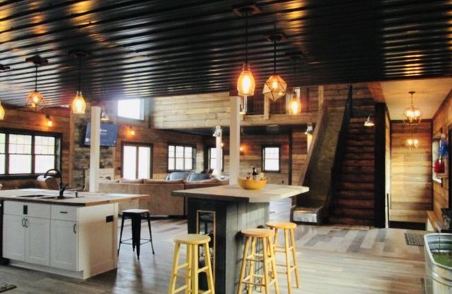 Maison de grange de 4000 pieds carrés, à côté de la station de ski / golf, Devils Lake, Lake WI, piste de motoneige