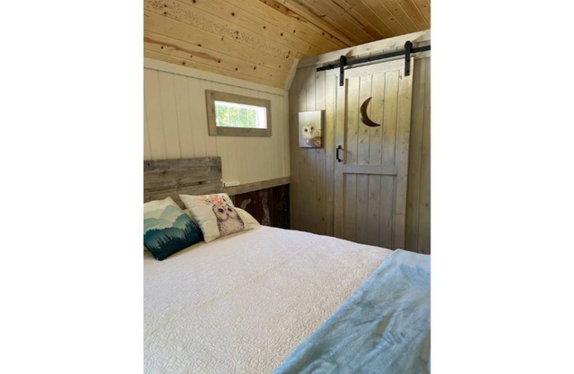 Barn Owl Villa North, Cozy , dog friendly, fire pit.