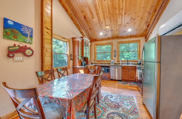 NOUVEAU! Dry Branch 1BR Apartment w / Pool Access!