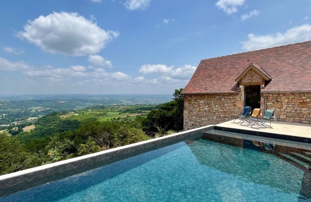 Grange avec vue exceptionnelle sur la vallée de la Dordogne!