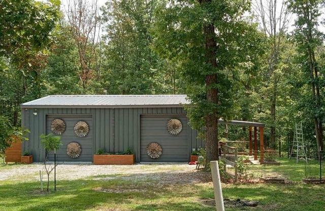 Barndominium On Private 6.5 Wooded Acres Near Bentonville–RV Hookup