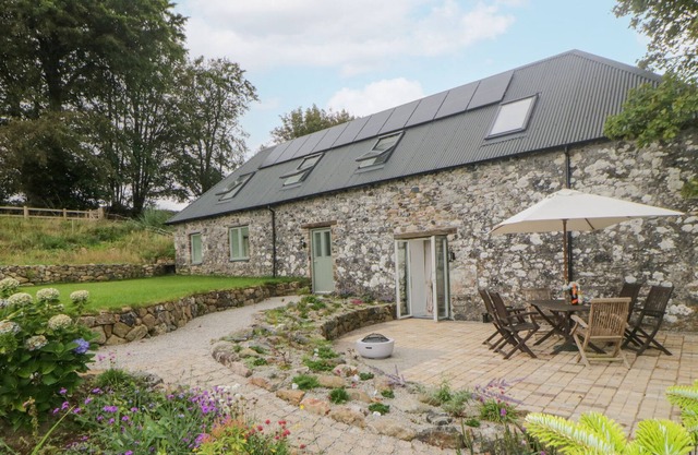 BARNFIELD, family friendly, with open fire in Sparkwell
