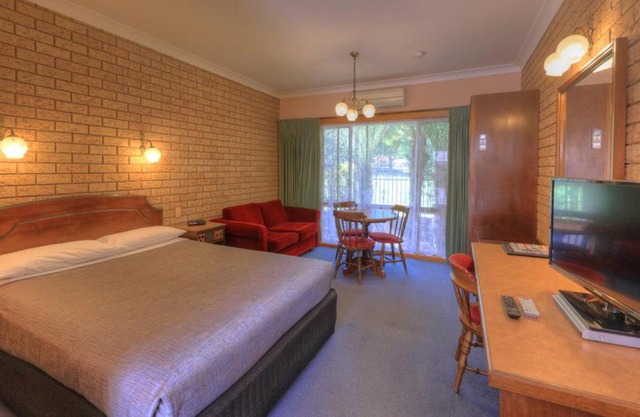 Barrass's John Bright Motor Inn
