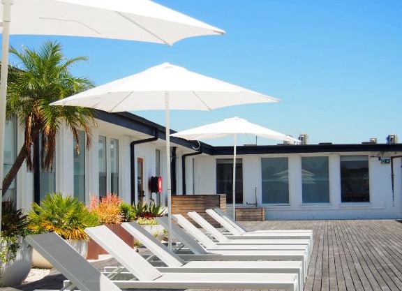Barrys Beach Road Hotel