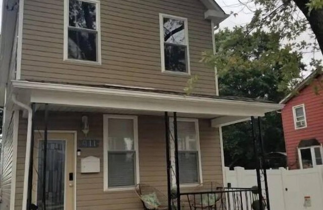 BASEMENT ONLY / OWNER OCCUPIED, free parking, in Baltimore City.