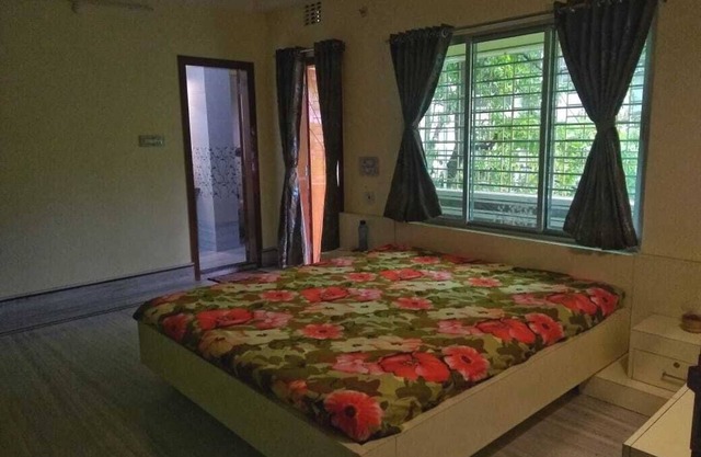 Bashundhara - Une belle et spacieuse chambre avec une baignoire et un balcon ...