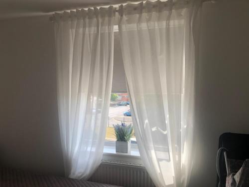 Basildon, private room in a flat