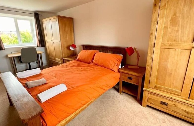 Basingstoke En-suite Room Townhouse Near Hospital